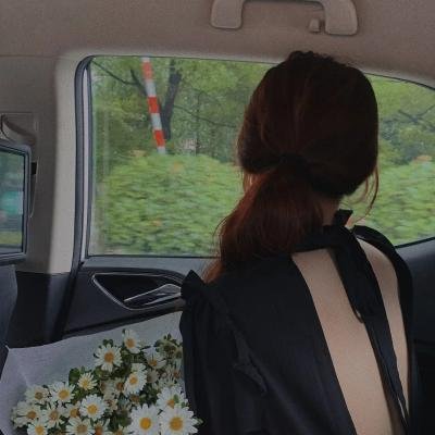 老艺术家孙女出道颜值引争议，一个月内幕曝光，品牌方解约